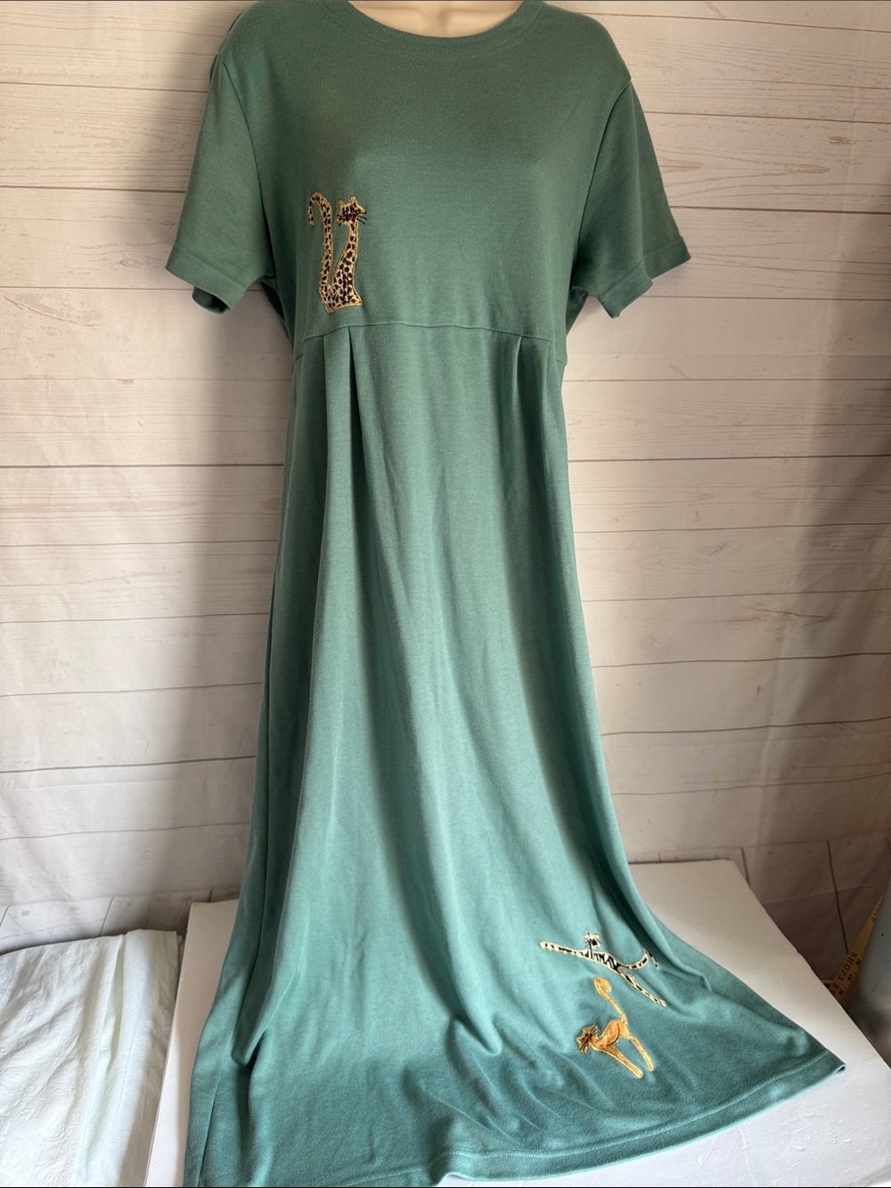 220 Hickory Medium Moss Green Short-Sleeve Maxi Dress Leopard & Cats Embroidery